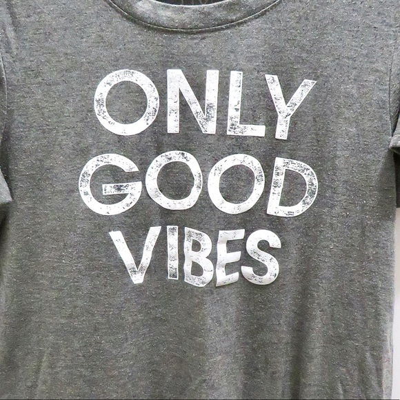 Only Good Vibes tshirt - Picture 1 of 3